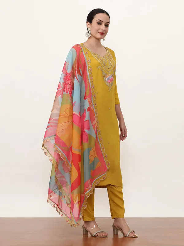 Yellow_Jaipur_Kurti_Floral_Embroidered_Silk_Blend_Straight_Kurta_And_Trousers_Sets