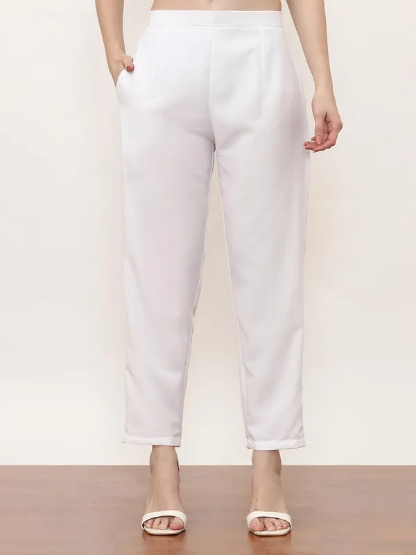 White_Jaipur_Kurti_Floral_Printed_Cotton_Blend_Straight_Kurta_With_Trousers