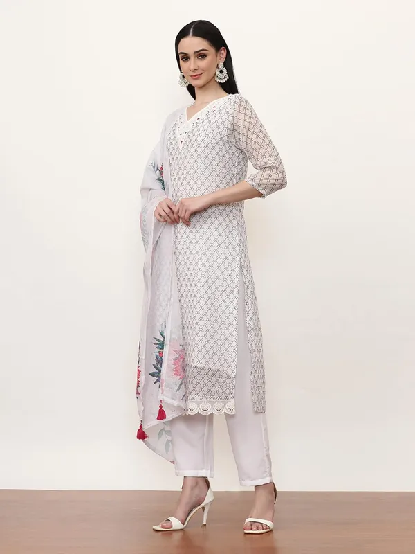 White_Jaipur_Kurti_Floral_Printed_Cotton_Blend_Straight_Kurta_With_Trousers