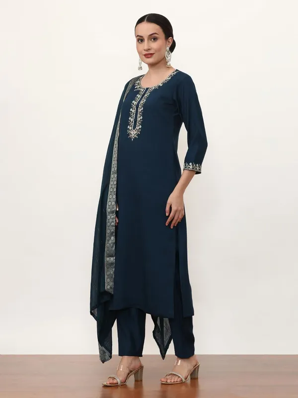 Navy_Blue_Jaipur_Kurti_Solid_Embroidered_Straight_Kurta_And_Trousers_Sets