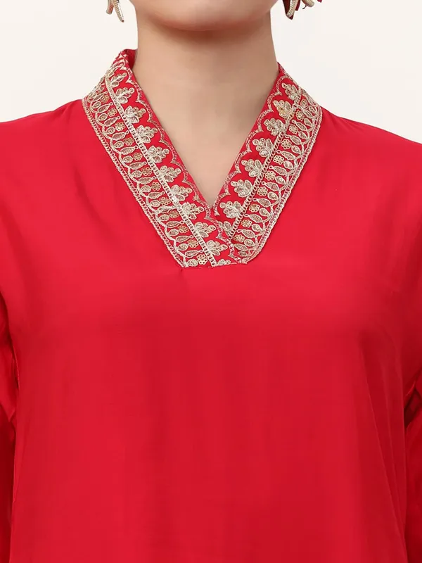 Fuchsia_Jaipur_Kurti_Embroidered_Ethnic_Motifs_Kurta_Sets_With_Dupatta