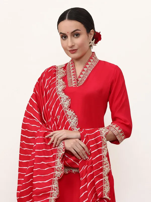Fuchsia_Jaipur_Kurti_Embroidered_Ethnic_Motifs_Kurta_Sets_With_Dupatta