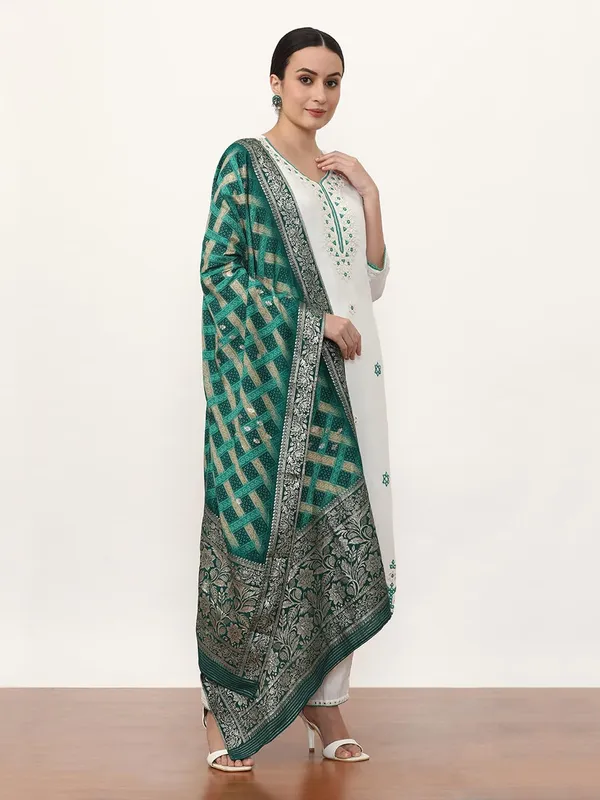 Green_Jaipur_Kurti_Embroidered_Pure_Silk_Solid_Kurta_Sets_With_Dupatta