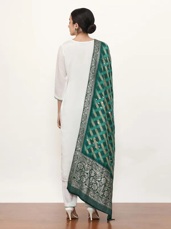 Green_Jaipur_Kurti_Embroidered_Pure_Silk_Solid_Kurta_Sets_With_Dupatta