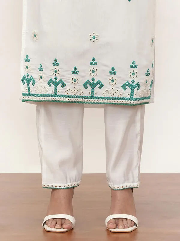 Green_Jaipur_Kurti_Embroidered_Pure_Silk_Solid_Kurta_Sets_With_Dupatta