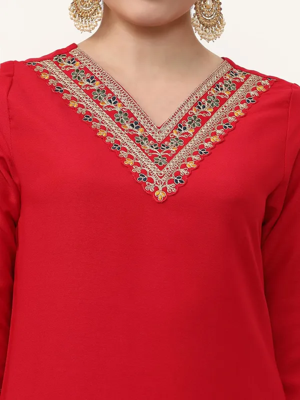 Red_Jaipur_Kurti_Floral_Embroidered_Silk_Blend_Straight_Kurta_And_Trousers_Sets