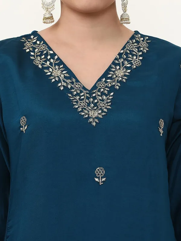 Navy_Blue_Jaipur_Kurti_Embroidered_Ethnic_Motifs_Kurta_Sets_With_Dupatta