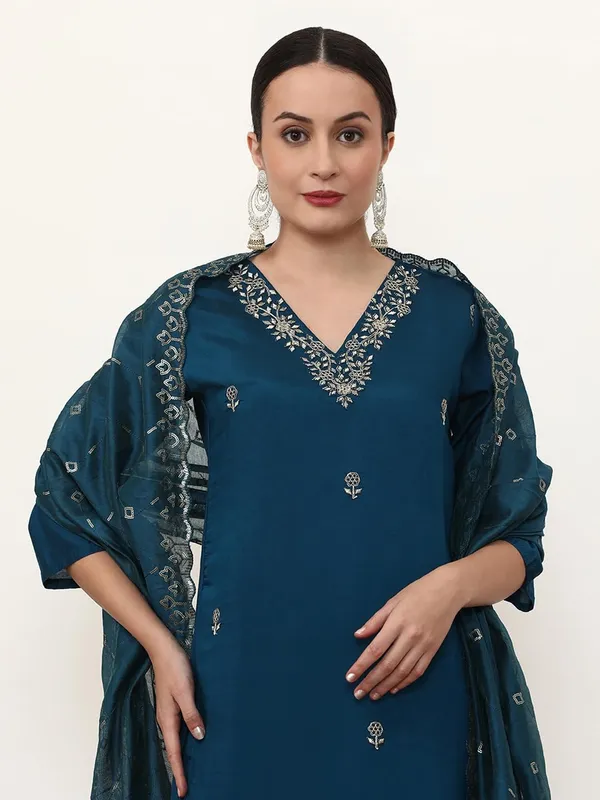 Navy_Blue_Jaipur_Kurti_Embroidered_Ethnic_Motifs_Kurta_Sets_With_Dupatta