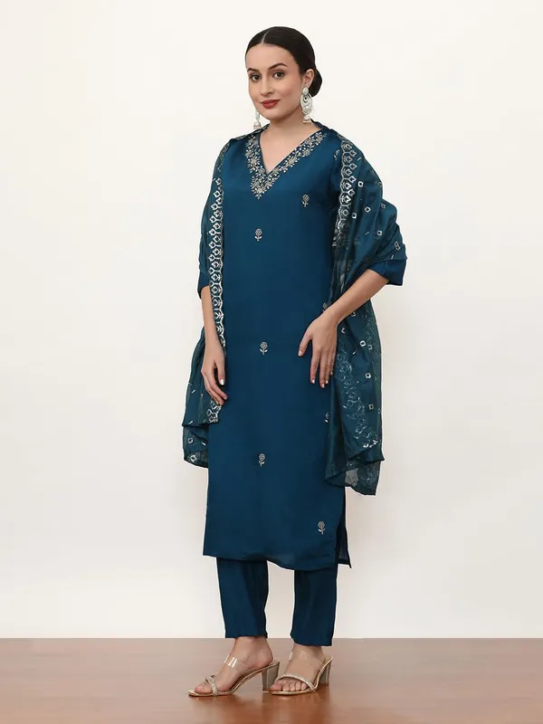 Navy_Blue_Jaipur_Kurti_Embroidered_Ethnic_Motifs_Kurta_Sets_With_Dupatta