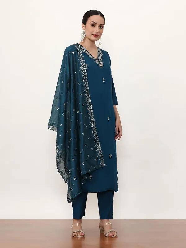 Navy_Blue_Jaipur_Kurti_Embroidered_Ethnic_Motifs_Kurta_Sets_With_Dupatta