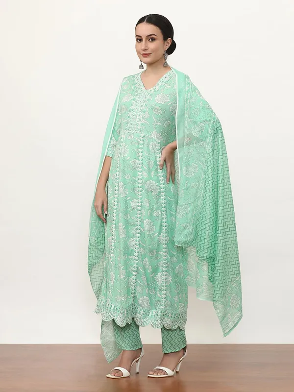 Green_Jaipur_Kurti_Embroidered_Linen_Floral_Kurta_Sets_With_Dupatta