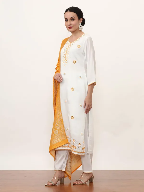Mustard_Jaipur_Kurti_Embroidered_Pure_Silk_Solid_Kurta_Sets_With_Dupatta