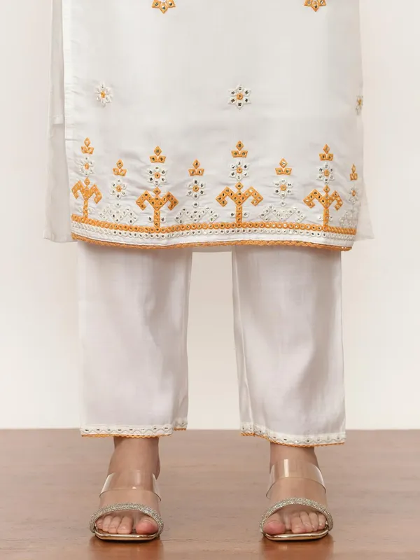 Mustard_Jaipur_Kurti_Embroidered_Pure_Silk_Solid_Kurta_Sets_With_Dupatta