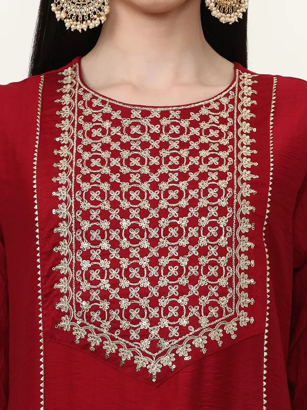 Red_Jaipur_Kurti_Embroidered_Silk_Blend_Ethnic_Motifs_Kurta_Sets_With_Net_Dupatta