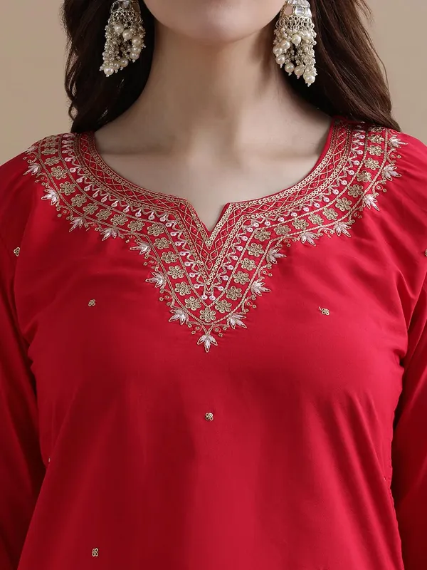 Red_Jaipur_Kurti_Embroidered_Organza_Ethnic_Motifs_Kurta_Sets_With_Dupatta