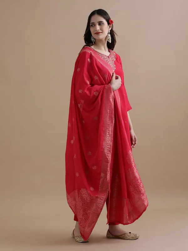 Red_Jaipur_Kurti_Embroidered_Organza_Ethnic_Motifs_Kurta_Sets_With_Dupatta