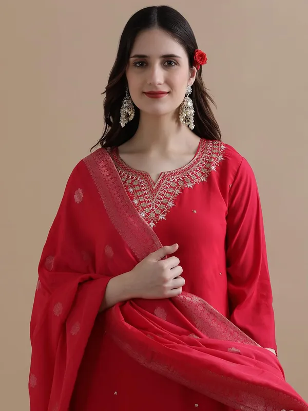 Red_Jaipur_Kurti_Embroidered_Organza_Ethnic_Motifs_Kurta_Sets_With_Dupatta