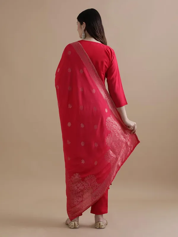 Red_Jaipur_Kurti_Embroidered_Organza_Ethnic_Motifs_Kurta_Sets_With_Dupatta
