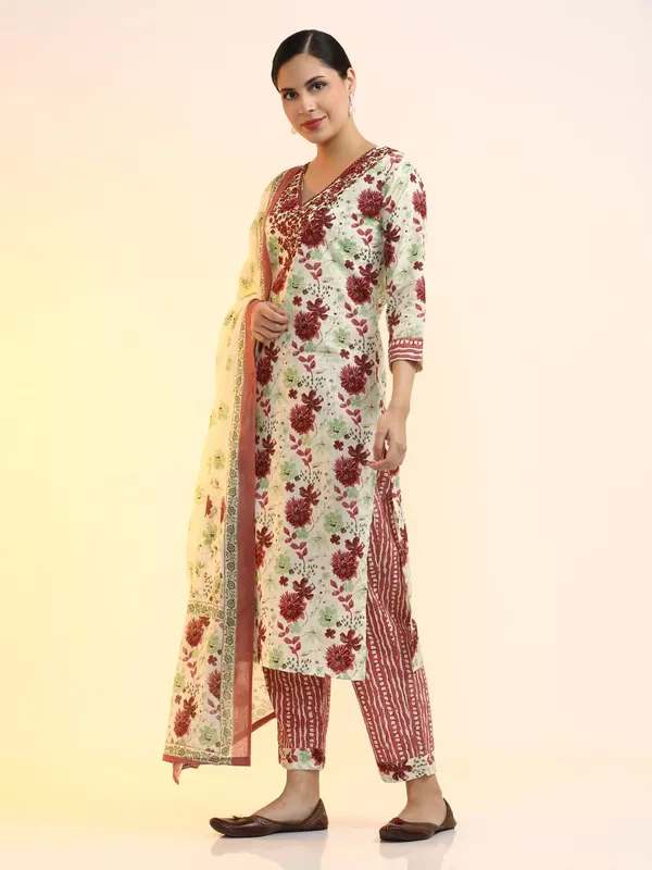 Cream_Jaipur_Kurti_Embroidered_Pure_Cotton_Floral_Kurta_Sets_With_Dupatta