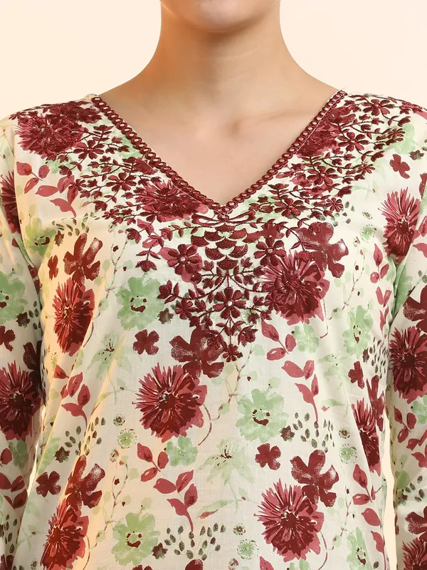 Cream_Jaipur_Kurti_Embroidered_Pure_Cotton_Floral_Kurta_Sets_With_Dupatta