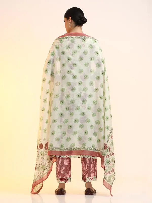 Cream_Jaipur_Kurti_Embroidered_Pure_Cotton_Floral_Kurta_Sets_With_Dupatta