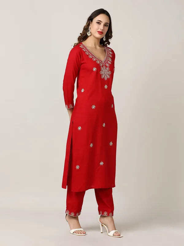 Maroon_Jaipur_Kurti_Embroidered_Floral_Straight_Kurta_Sets