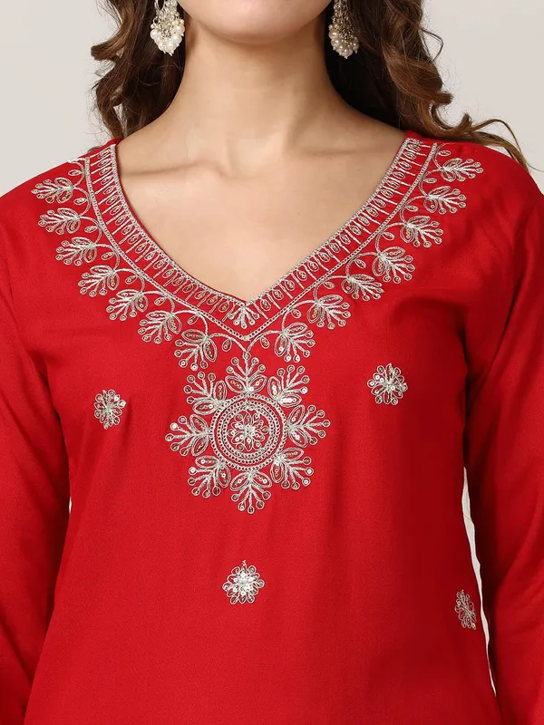 Maroon_Jaipur_Kurti_Embroidered_Floral_Straight_Kurta_Sets