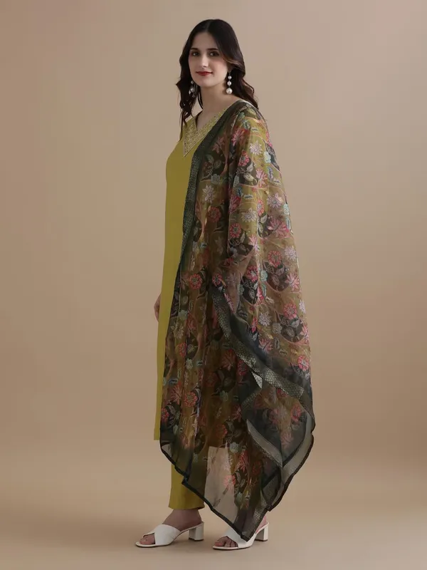 Jaipur_Kurti_Embroidered_Chanderi_Cotton_Ethnic_Motifs_Kurta_Sets_With_Dupatta