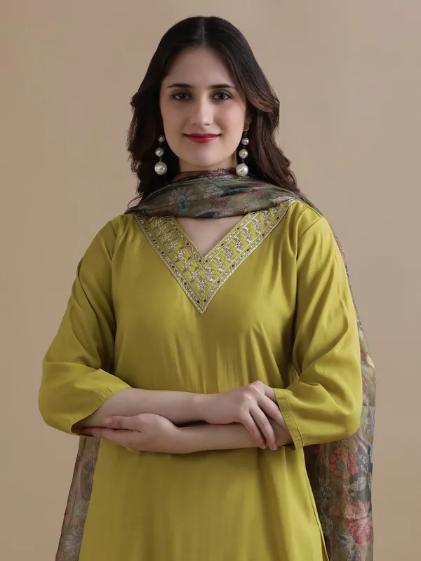 Jaipur_Kurti_Embroidered_Chanderi_Cotton_Ethnic_Motifs_Kurta_Sets_With_Dupatta