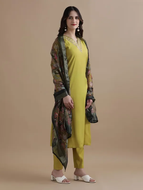 Jaipur_Kurti_Embroidered_Chanderi_Cotton_Ethnic_Motifs_Kurta_Sets_With_Dupatta