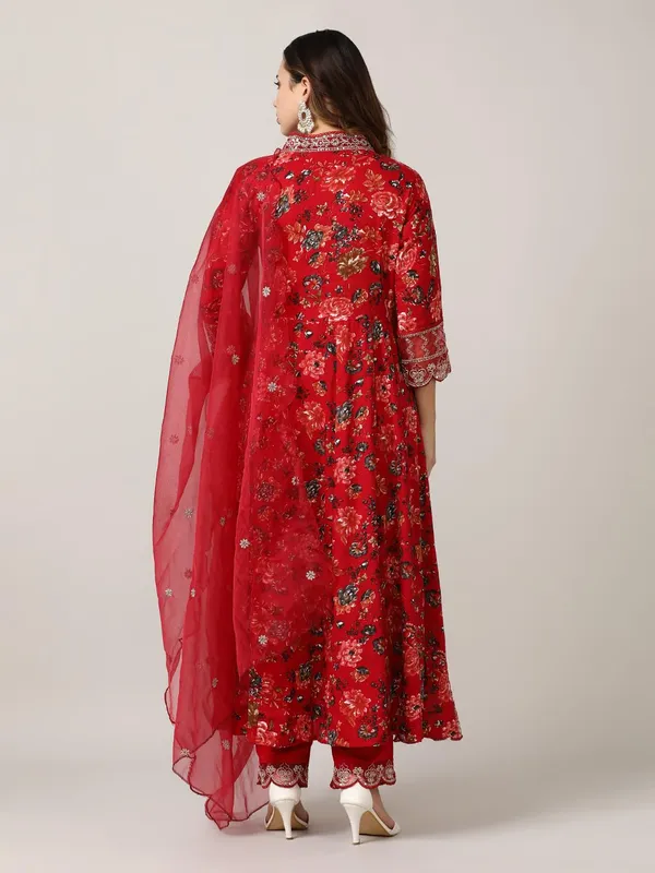 Red_Jaipur_Kurti_Embroidered_Floral_Flared_Kurta_Sets_With_Dupatta