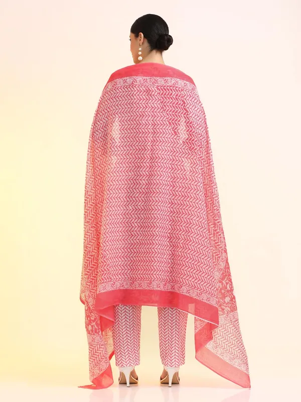 Light_Peach_Jaipur_Kurti_Embroidered_Pure_Cotton_Floral_Kurta_Sets_With_Dupatta