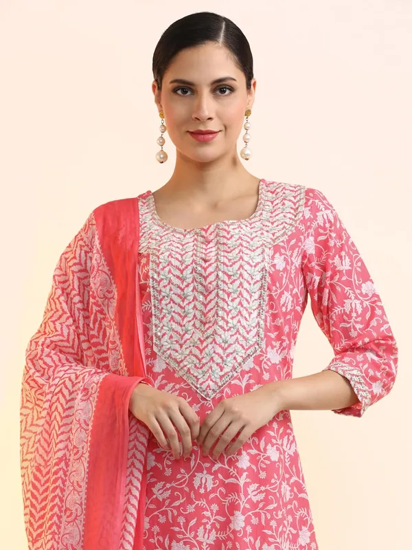 Light_Peach_Jaipur_Kurti_Embroidered_Pure_Cotton_Floral_Kurta_Sets_With_Dupatta