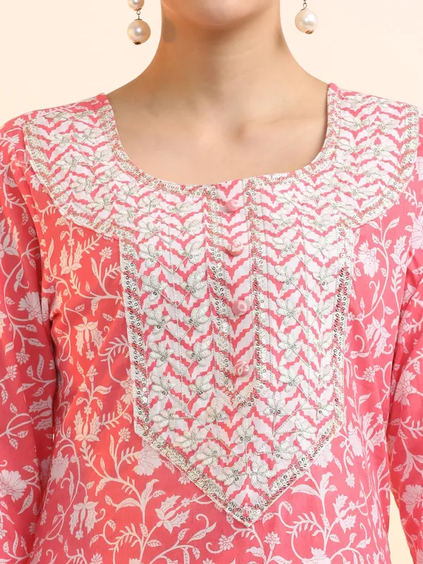 Light_Peach_Jaipur_Kurti_Embroidered_Pure_Cotton_Floral_Kurta_Sets_With_Dupatta