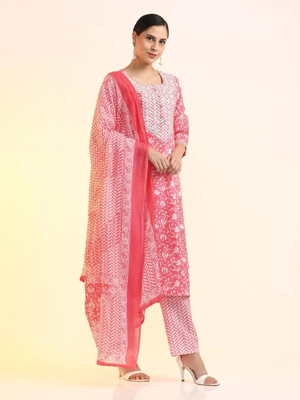 Light_Peach_Jaipur_Kurti_Embroidered_Pure_Cotton_Floral_Kurta_Sets_With_Dupatta