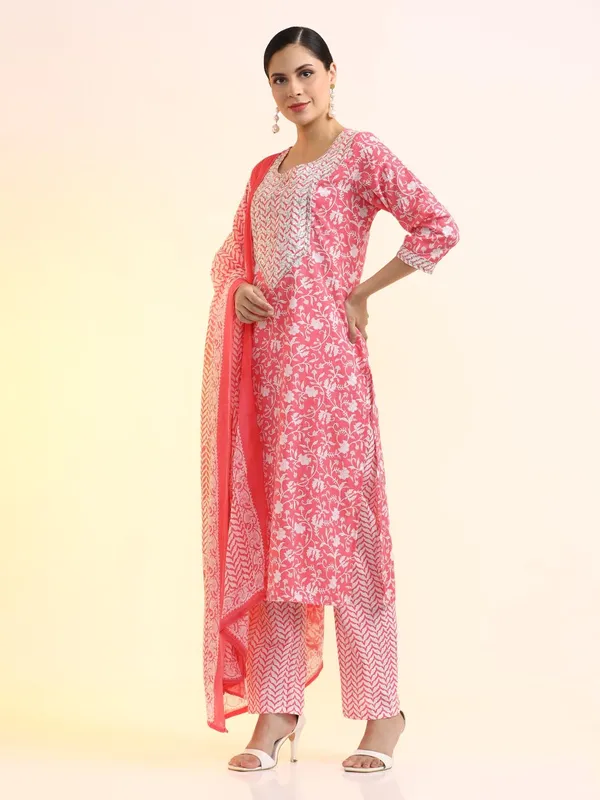 Light_Peach_Jaipur_Kurti_Embroidered_Pure_Cotton_Floral_Kurta_Sets_With_Dupatta