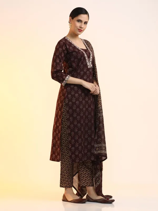 Maroon_Jaipur_Kurti_Embroidered_Pure_Cotton_Floral_Kurta_Sets_With_Dupatta