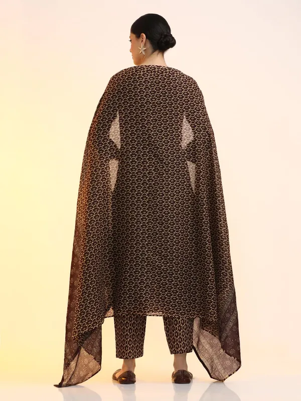 Maroon_Jaipur_Kurti_Embroidered_Pure_Cotton_Floral_Kurta_Sets_With_Dupatta