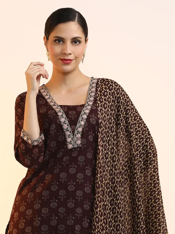 Maroon_Jaipur_Kurti_Embroidered_Pure_Cotton_Floral_Kurta_Sets_With_Dupatta