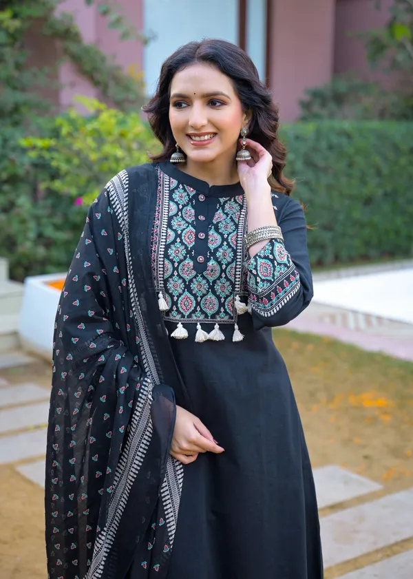 Multicolour_Festive_Rust_Red_Embroidered_Kurta_Set_With_Matching_Dupatta