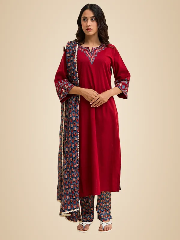Maroon_Jaipur_Kurti_Embroidered_Cotton_Kurta_Set_With_Dupatta