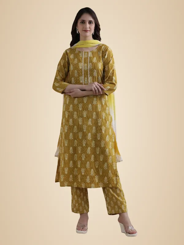 Mustard_Jaipur_Kurti_Floral_Printed_Thread_Work_Pure_Cotton_Kurta_With_Pant_And_Chiffon_Dupatta