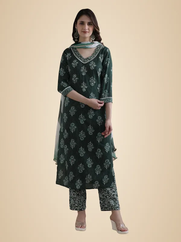 Green_Jaipur_Kurti_Floral_Printed_Gotta_Patti_Pure_Cotton_Kurta_With_Pant_And_Chiffon_Dupatta