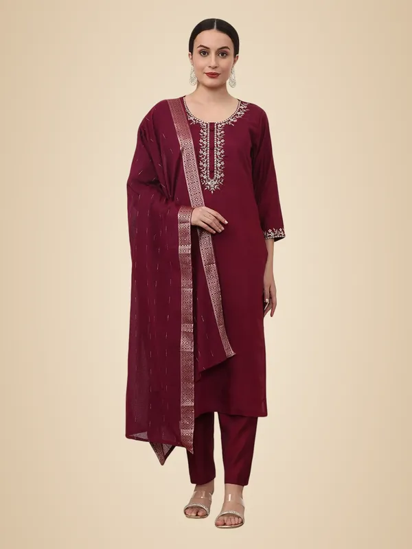 Wine_Jaipur_Kurti_Floral_Embroidered_Silk_Blend_Straight_Kurta_And_Trousers_Sets