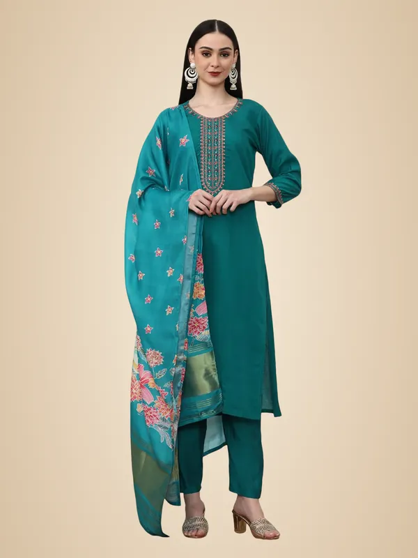 Turquoise_Jaipur_Kurti_Floral_Embroidered_Silk_Blend_Straight_Kurta_And_Trousers_Sets