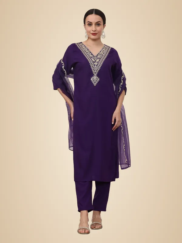 Purple_Jaipur_Kurti_Embroidered_Ethnic_Motifs_Kurta_Sets_With_Dupatta