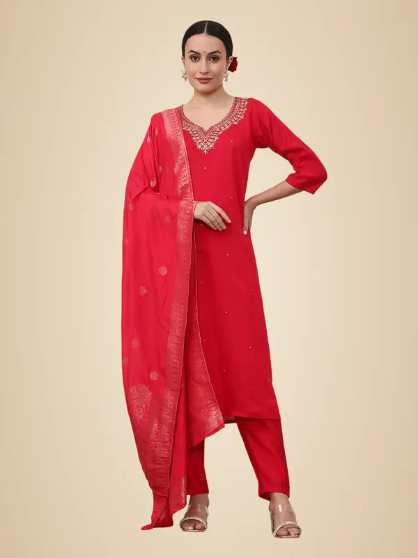 Pink_Jaipur_Kurti_Floral_Embroidered_Silk_Blend_Straight_Kurta_And_Trousers_Sets
