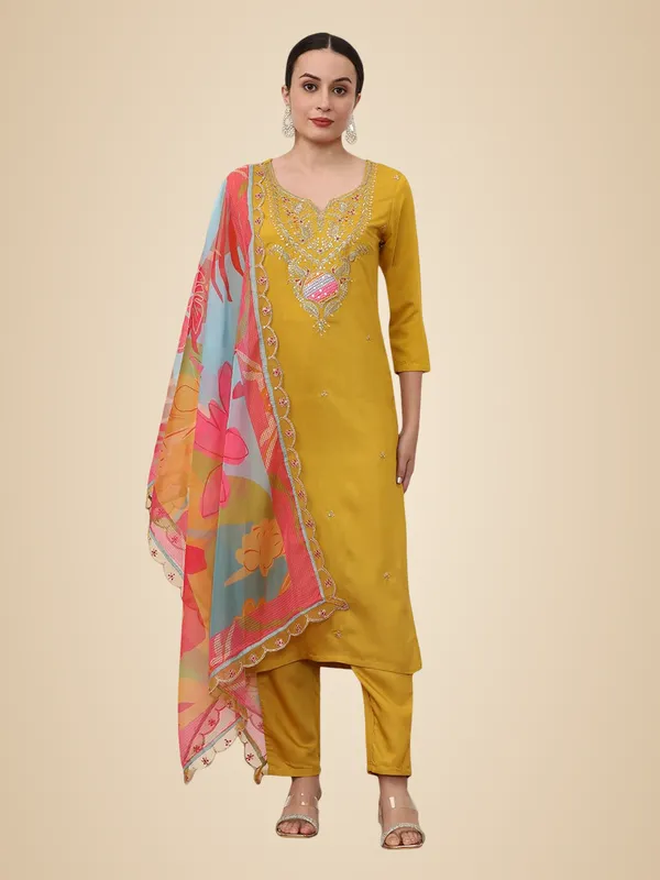 Yellow_Jaipur_Kurti_Floral_Embroidered_Silk_Blend_Straight_Kurta_And_Trousers_Sets
