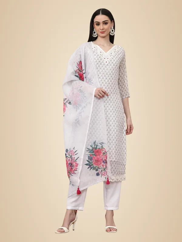 White_Jaipur_Kurti_Floral_Printed_Cotton_Blend_Straight_Kurta_With_Trousers