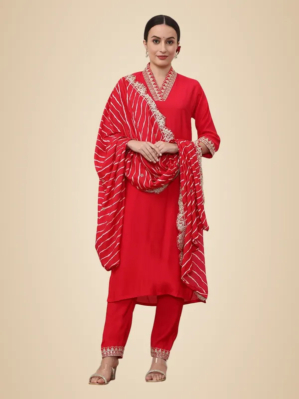 Fuchsia_Jaipur_Kurti_Embroidered_Ethnic_Motifs_Kurta_Sets_With_Dupatta